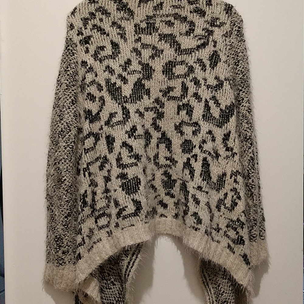 Sweater - Picture 4 of 4